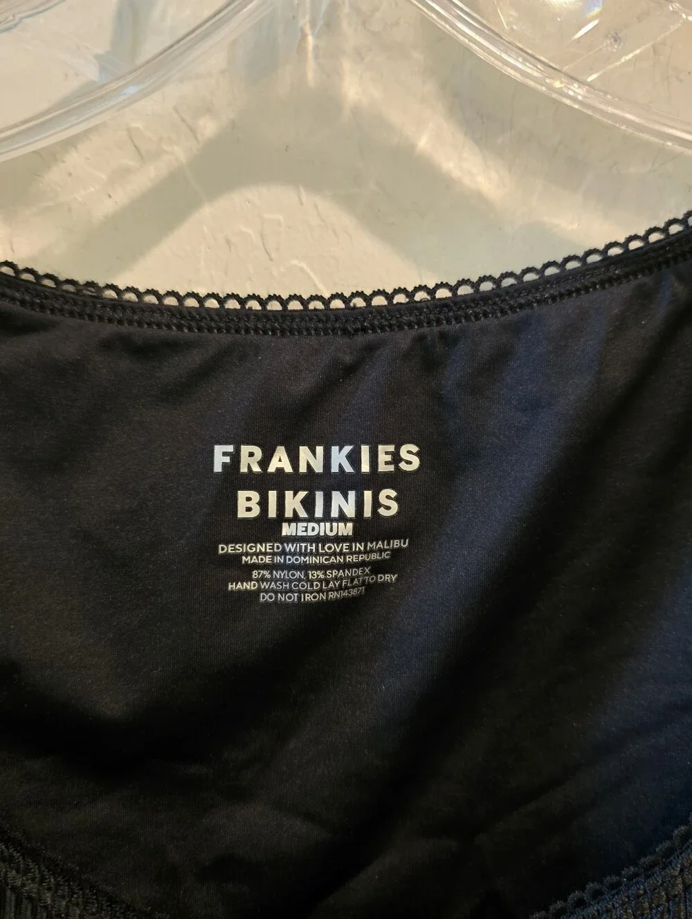 FRANKIE'S BIKINIS Black Short Sleeve Top Ribbed Medium Swimsuit